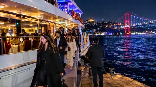 Midnight Disembarkation